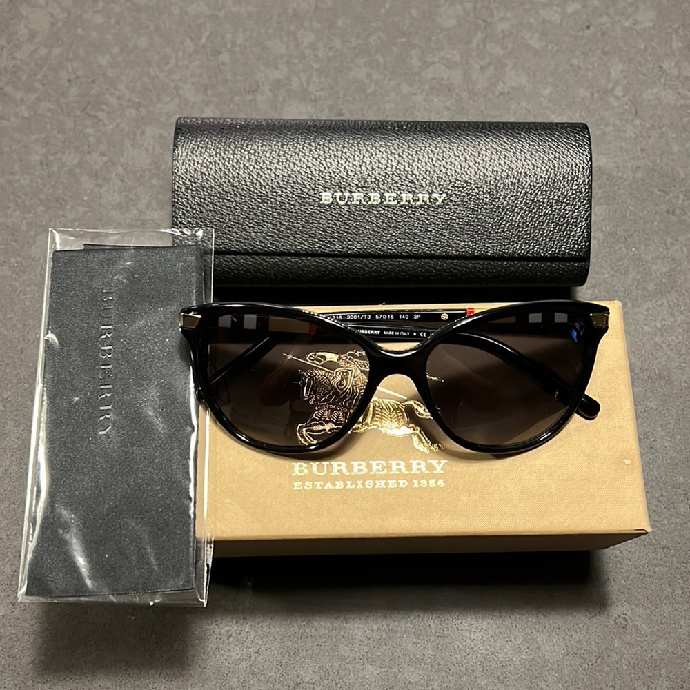 BURBERRY SHADES - POLARIZED